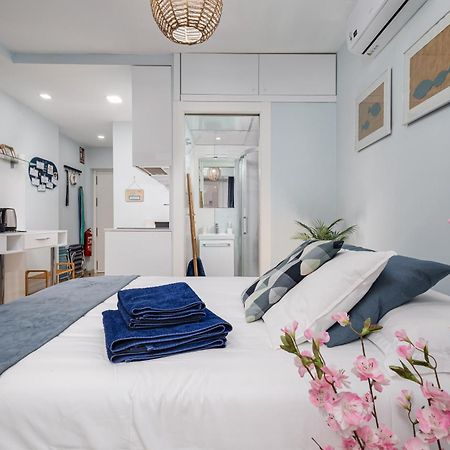 Beach House Apartment, Playa Malagueta Малага Экстерьер фото
