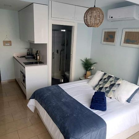 Beach House Apartment, Playa Malagueta Малага Экстерьер фото