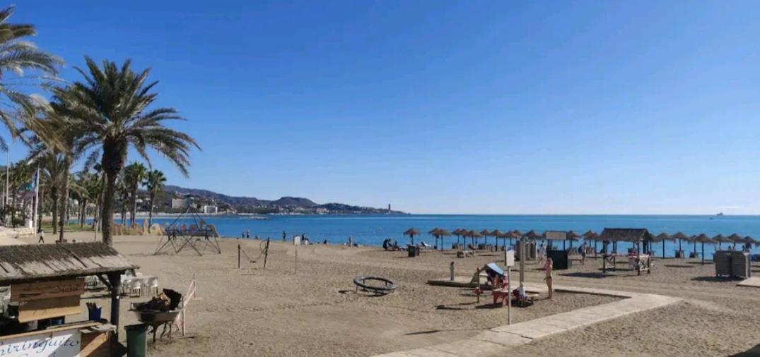 Beach House Apartment, Playa Malagueta Малага Экстерьер фото