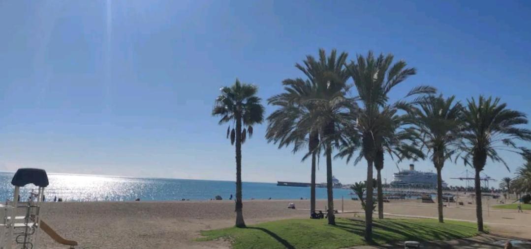 Beach House Apartment, Playa Malagueta Малага Экстерьер фото
