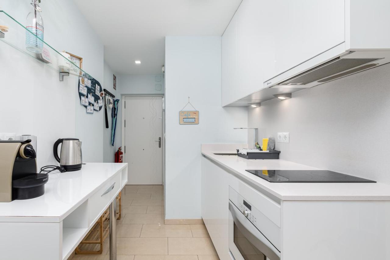 Beach House Apartment, Playa Malagueta Малага Экстерьер фото