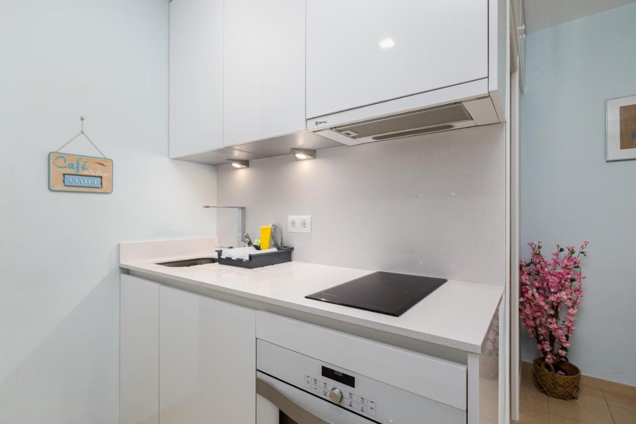 Beach House Apartment, Playa Malagueta Малага Экстерьер фото