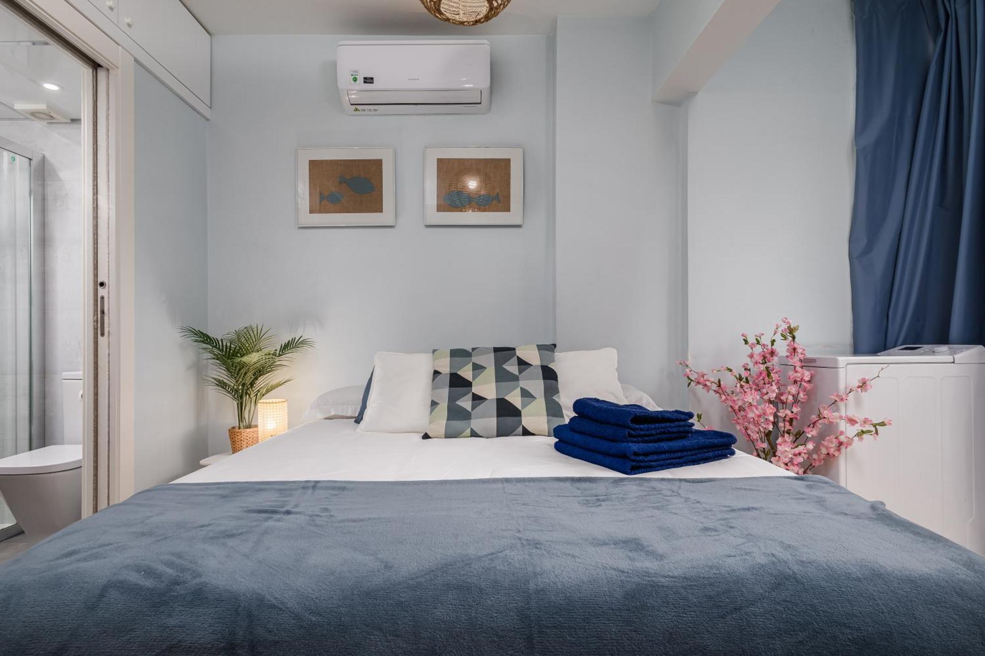 Beach House Apartment, Playa Malagueta Малага Экстерьер фото