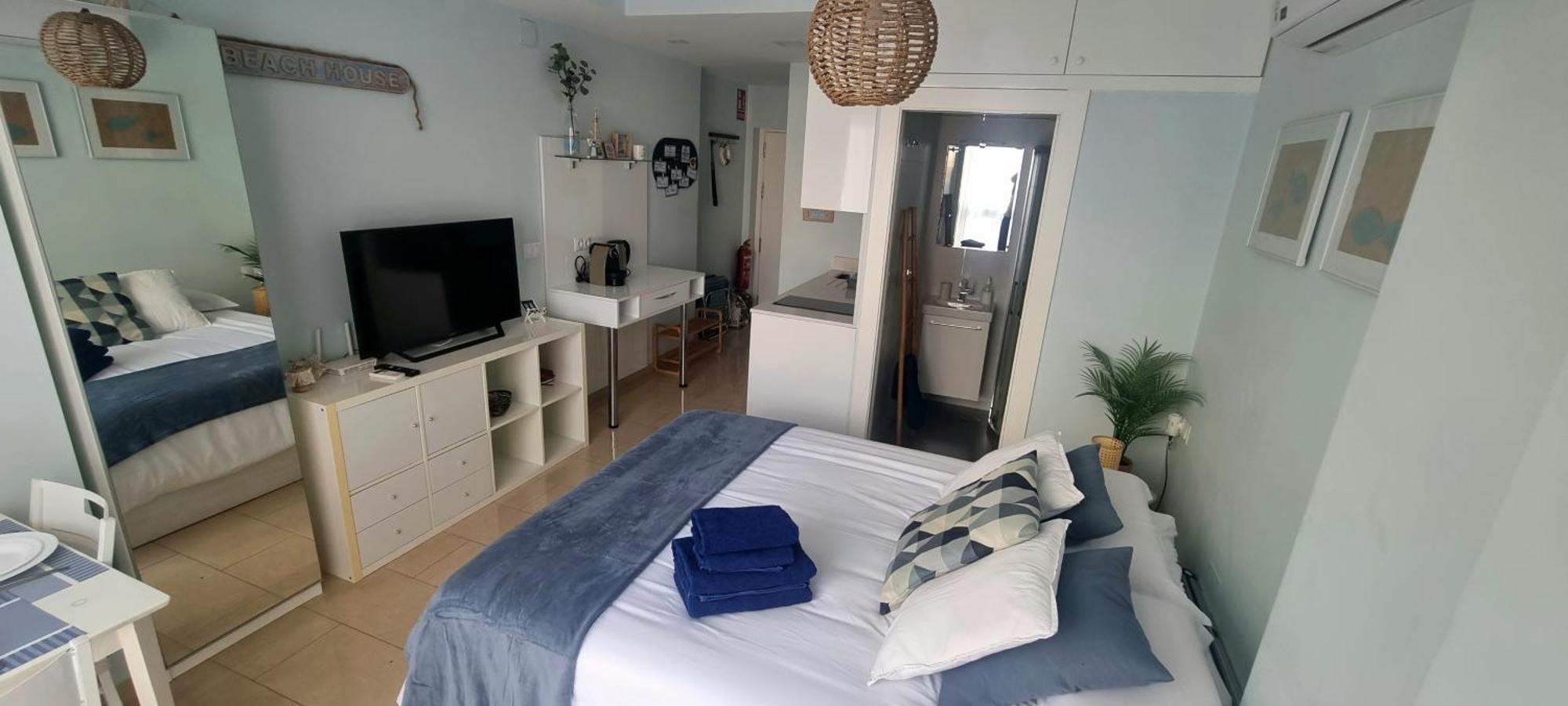 Beach House Apartment, Playa Malagueta Малага Экстерьер фото