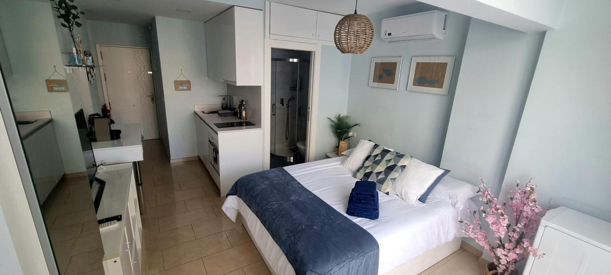 Beach House Apartment, Playa Malagueta Малага Экстерьер фото